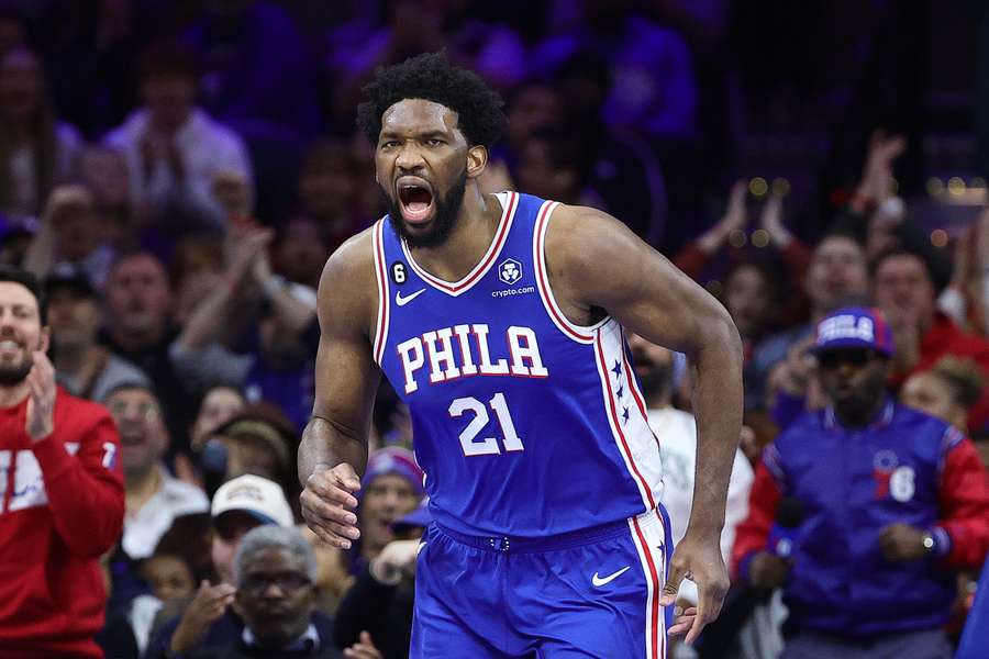Joel Embiid vai começar o jogo All-Star no banco