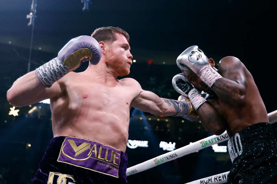 Alvarez (L) put in a superb showing against Charlo