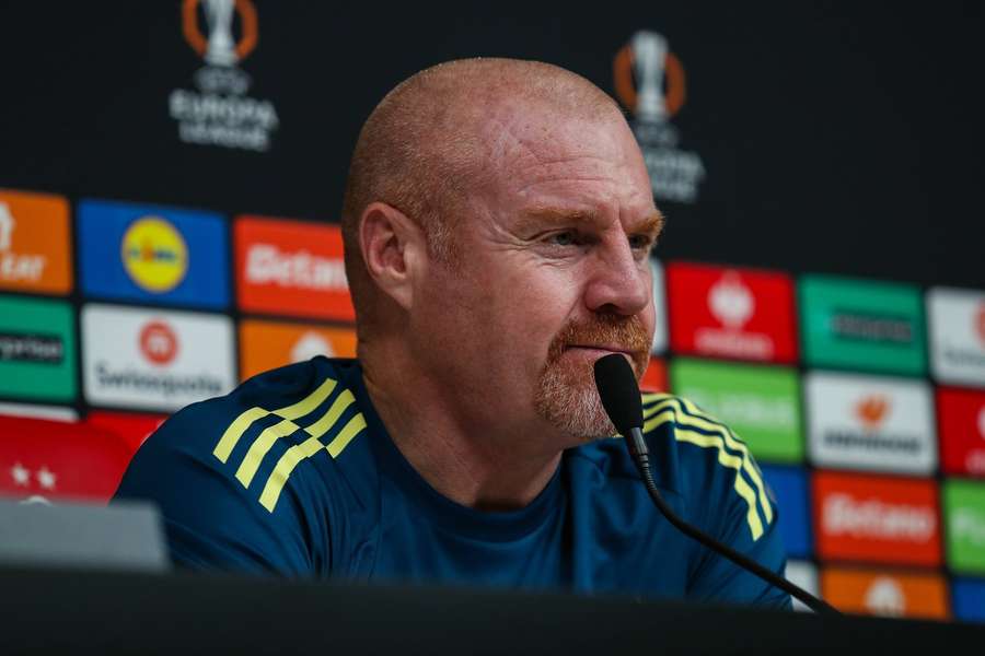 Sean Dyche bans snoods and hats in shocking move for Nottingham Forest squad Sean Dyche bans snoods and hats in shocking move for Nottingham Forest squad