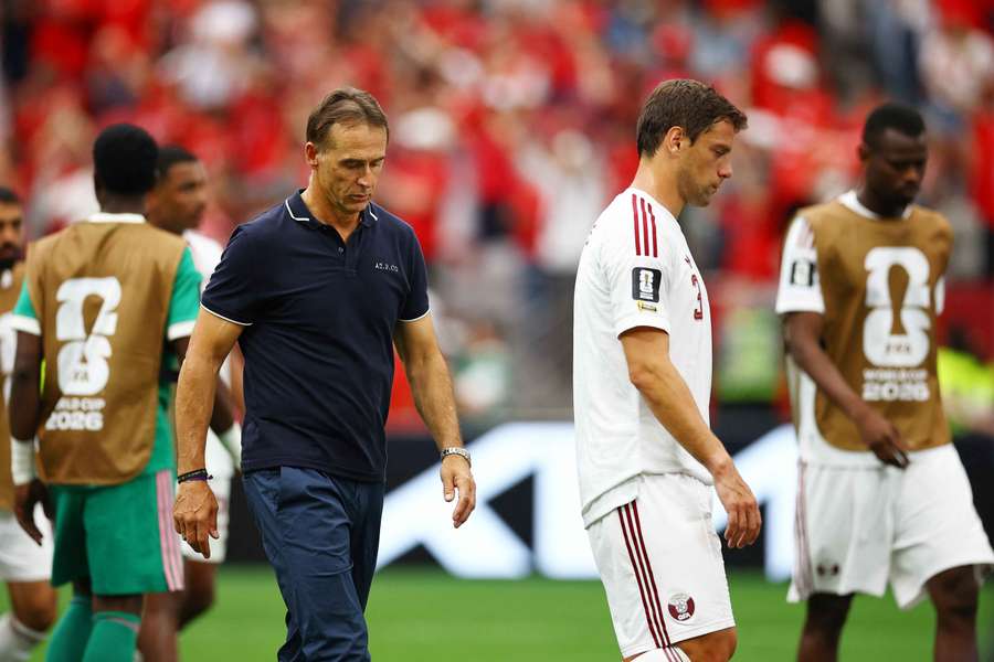 Julen Lopetegui leaves the field after Qatar's 6-0 defeat to Canada