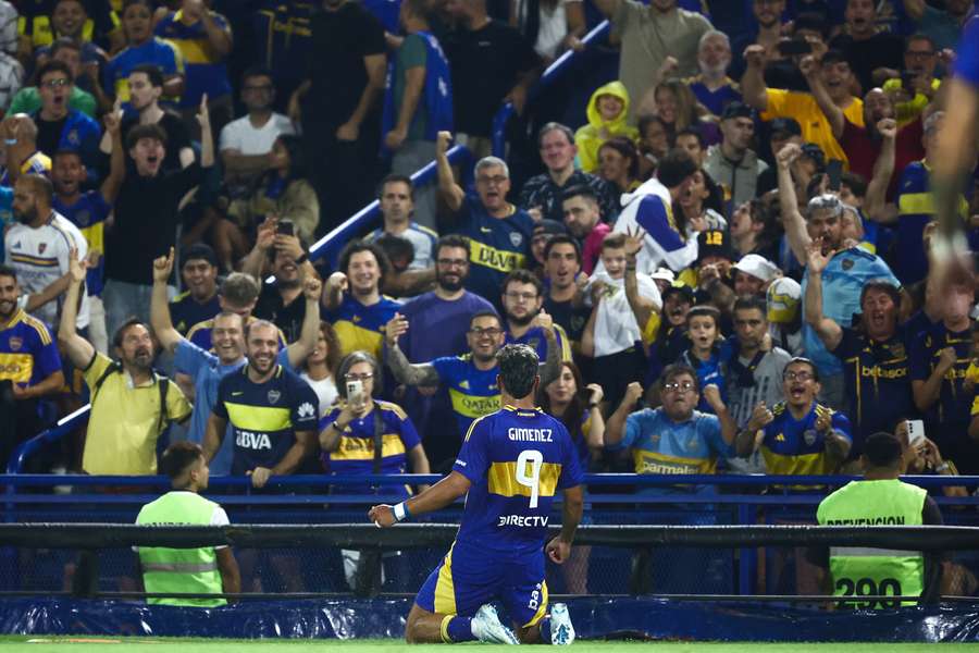 La afición de Boca celebra un gol de Giménez