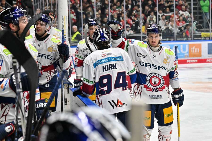 Jubel an Halloween: Die Eisbären Berlin gewinnen dank eines verbesserten dritten Drittels.