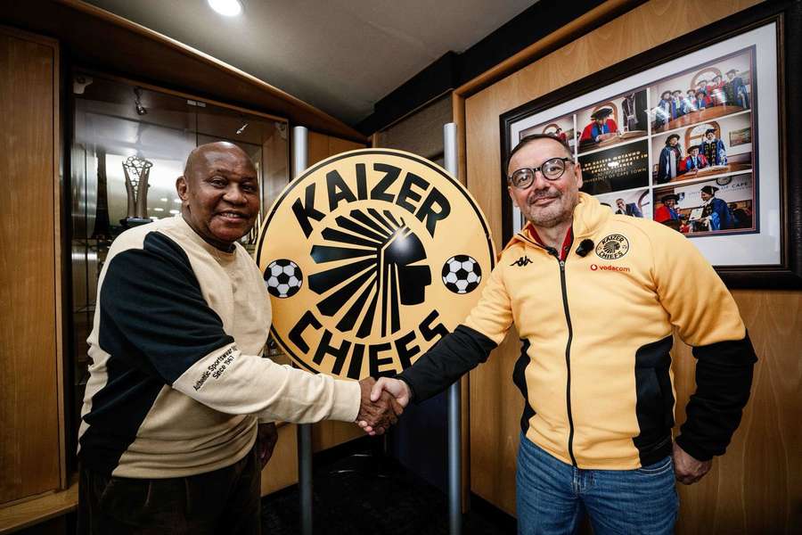 Fernando Da Cruz met with Kaizer Chiefs chairman Kaizer Motaung
