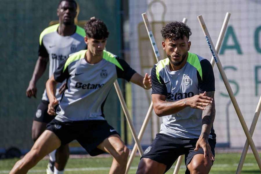 Luis Suárez já treinou na Academia Cristiano Ronaldo
