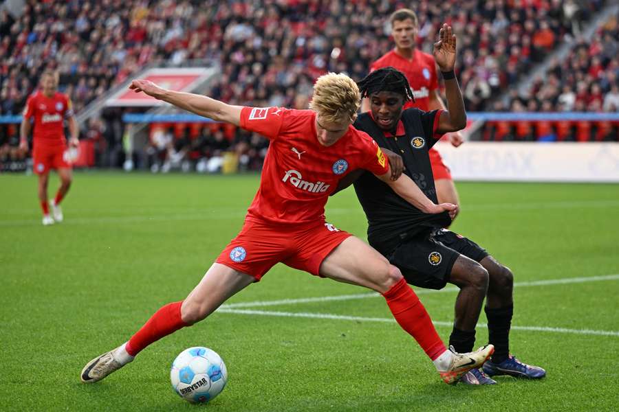 Leverkusen deixou dois pontos pelo caminho dentro de casa