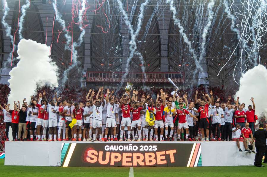 O Internacional levantou a taça do Gauchão em 2025