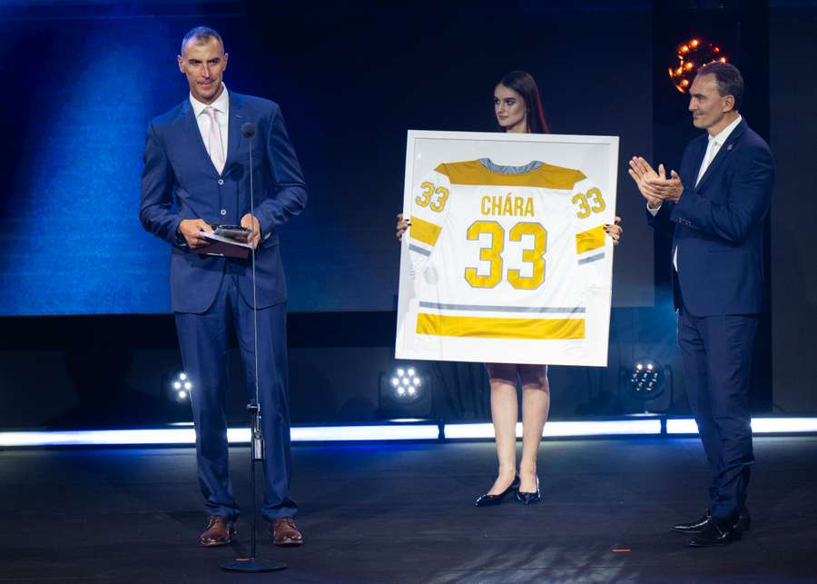 Cháru zaradenie medzi legendy dojalo. Cháru zaradenie medzi legendy dojalo.