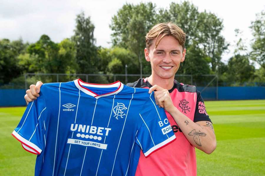 James Penrice oficializado no Rangers