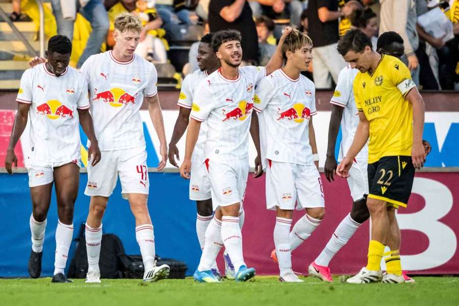 Red Bull bejubelt das späte Siegtor. Red Bull bejubelt das späte Siegtor.