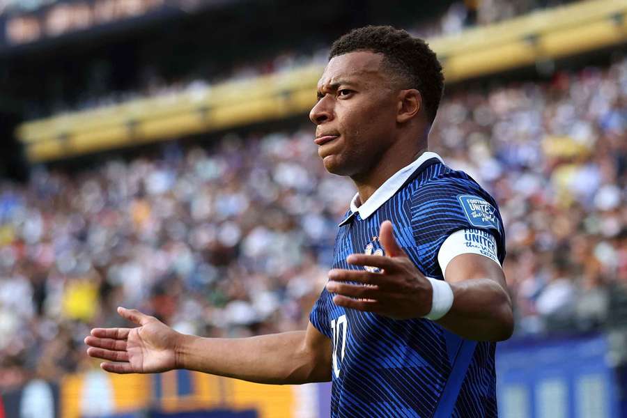 Mbappé srazil Švédsko dvěma góly.