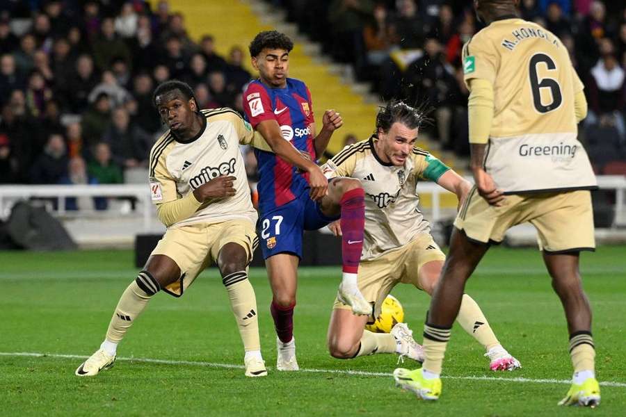 Accroché sur sa pelouse contre Grenade, le Barça perd des points cruciaux dans la course au titre