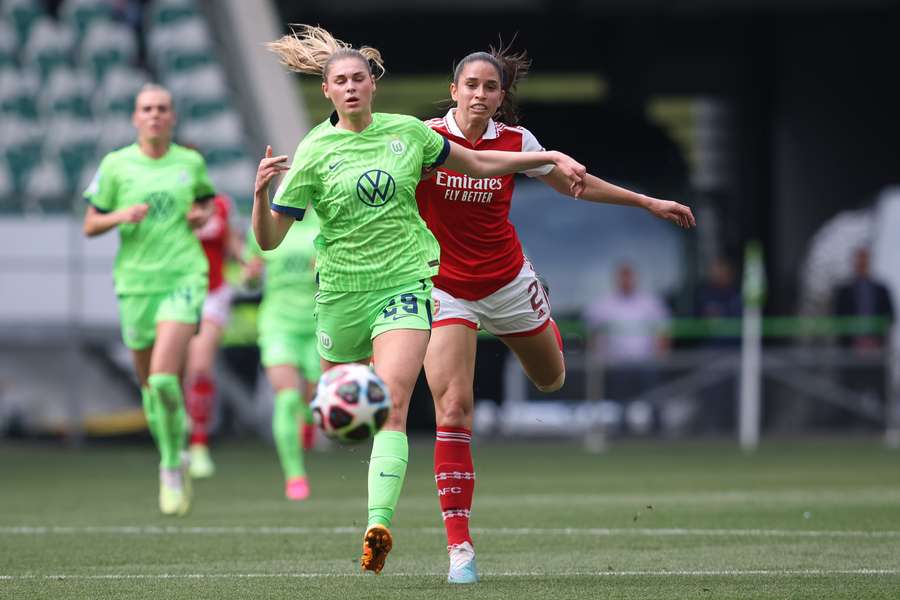 Wolfsburgo e Arsenal empatam a 2-2 na primeira mão das meias-finais da Champions feminina