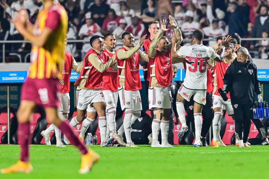 Jogadores do São Paulo celebram grande atuação de Caio Paulista