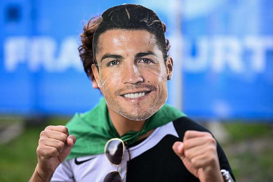 Cristiano Ronaldo é adorado pelos adeptos portugueses