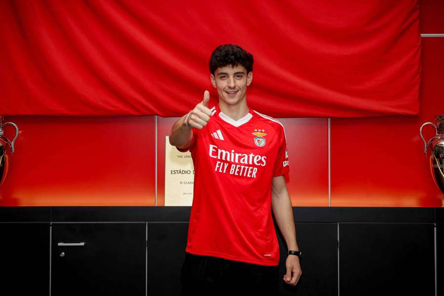 Manu Silva realça orgulho muito grande ao assinar pelo Benfica