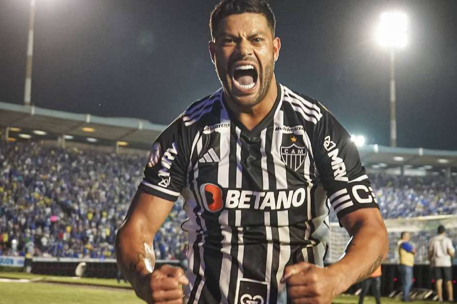 Hulk comemora mais um gol sobre o Cruzeiro em sua carreira