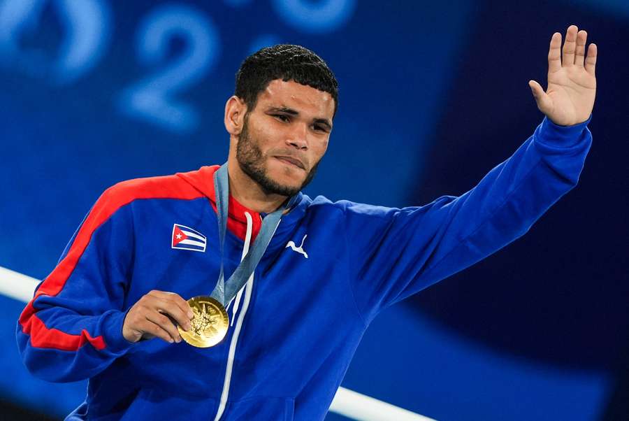 Erislandy Álvarez Borges, con su medalla de oro en París