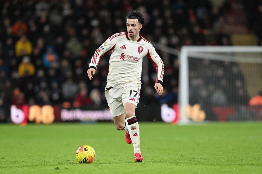 Jones by mohol meniť dres. Jones by mohol meniť dres.