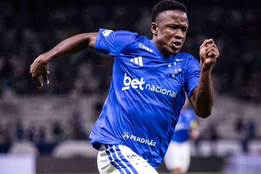 Sinisterra é um dos lesionados do Cruzeiro