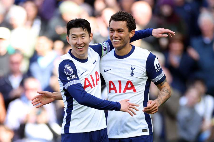 Brennan Johnson of Tottenham Hotspur celebrates with Son Heung-Min