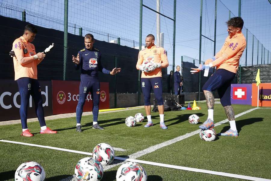 Ederson durante treinamento antes do amistoso contra o Marrocos