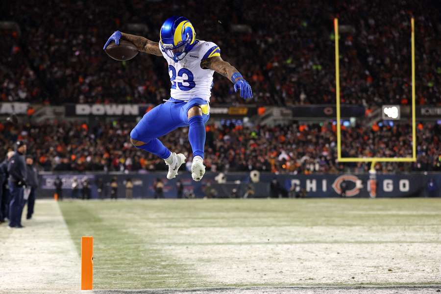 Pimenta e uma pitada de sorte: Rams "sobrevivem" em Chicago