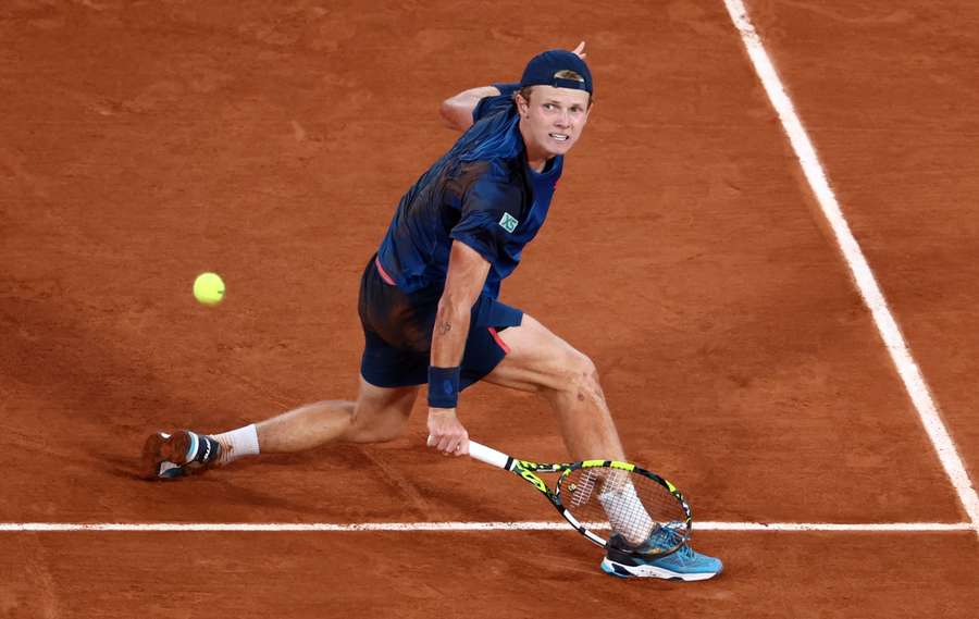 Jesper De Jong in action during his second-round match against Carlos Alcaraz