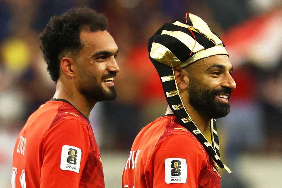 Mohamed Salah (r.) bejubelt den Achtelfinaleinzug der "Pharaonen" aus Ägypten. Mohamed Salah (r.) bejubelt den Achtelfinaleinzug der "Pharaonen" aus Ägypten.