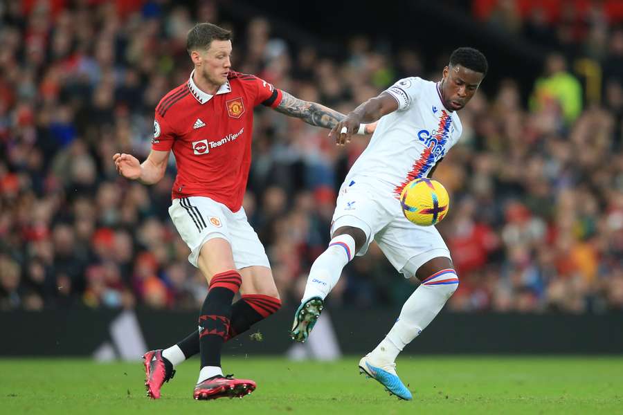 Crystal Palace's English defender Marc Guehi (front) challenges Manchester United's Dutch striker Wout Weghorst