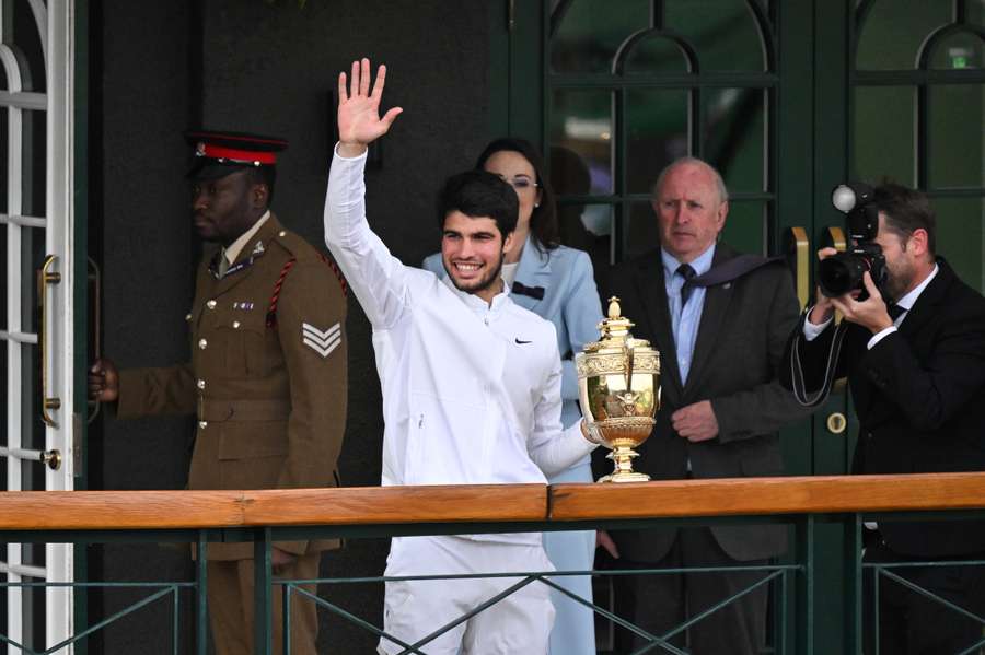 Tenis Flash: Reakcje po pierwszym triumfie w Wimbledonie Carlosa Alcaraza