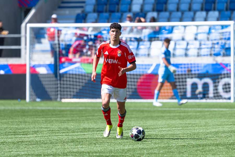 José Neto, defesa de 18 anos do Benfica