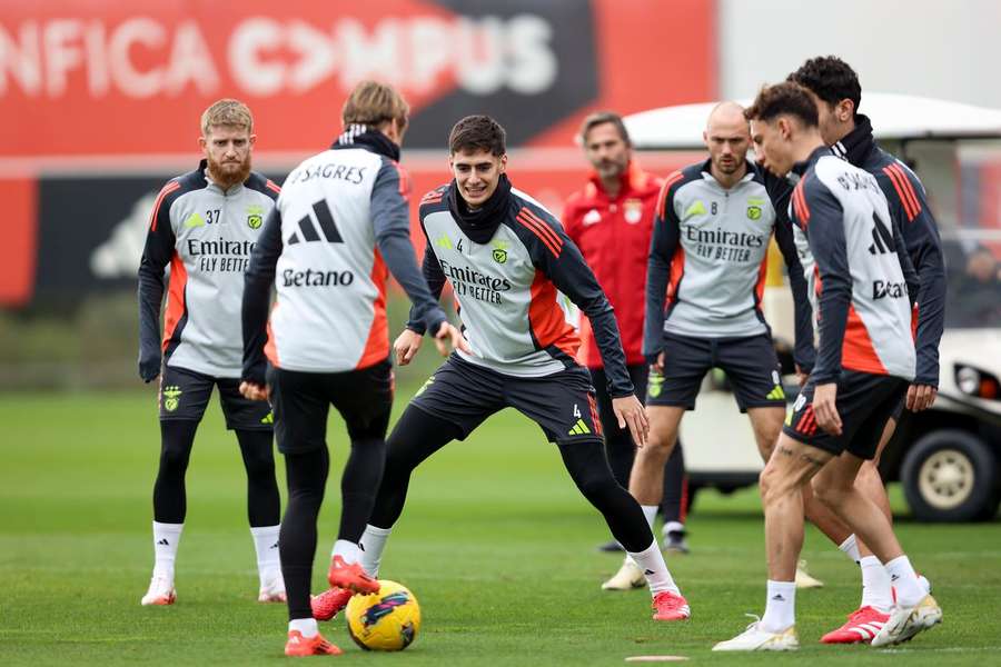 Benfica prepara encontro com o Barcelona