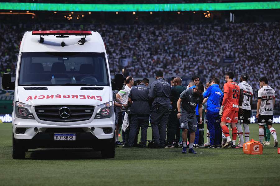 Ambulância levou Patryck ao hospital após pancada na cabeça