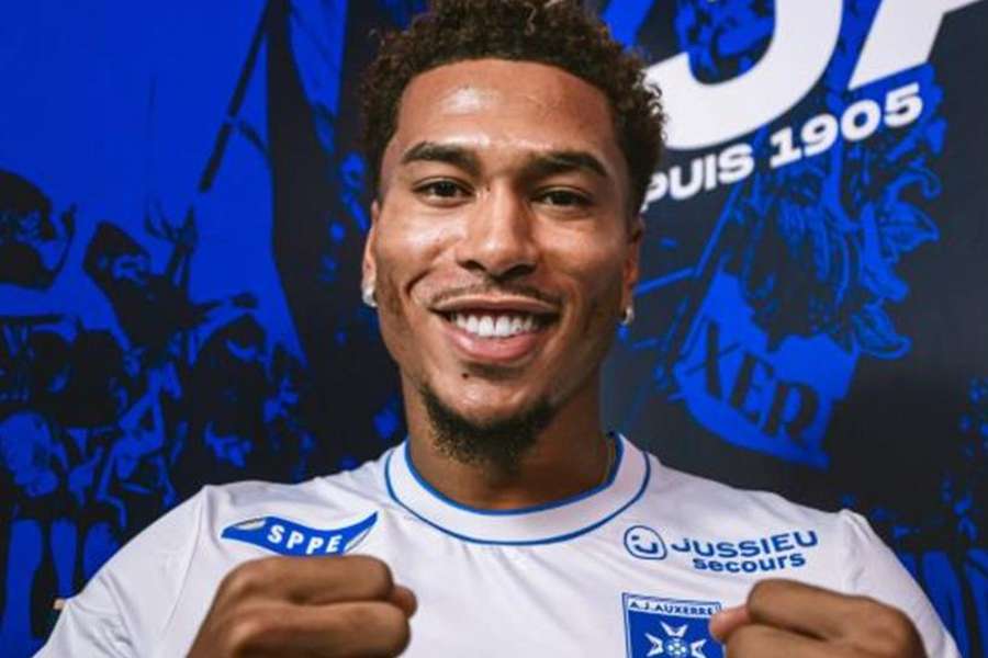 Danny Namaso assinou em definitivo pelo Auxerre Danny Namaso assinou em definitivo pelo Auxerre