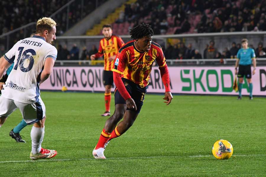 Patrick Dorgu in action against Inter
