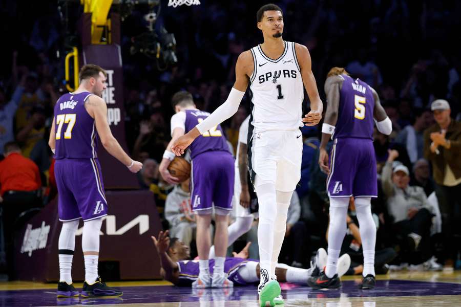 Wembanyama face au Lakers. Wembanyama face au Lakers.