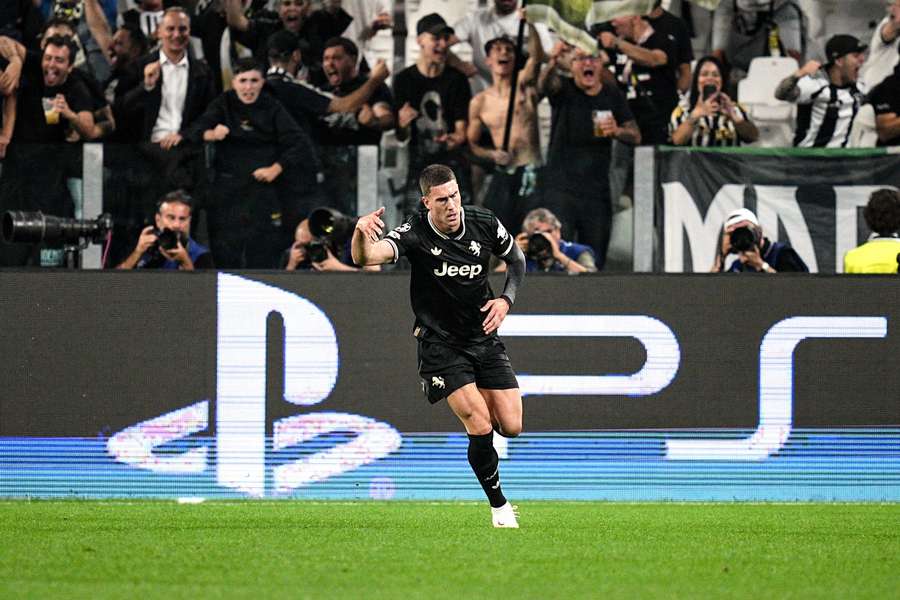Duan Vlahovič přispěl k remíze Juventusu s Dortmundem dvěma góly.