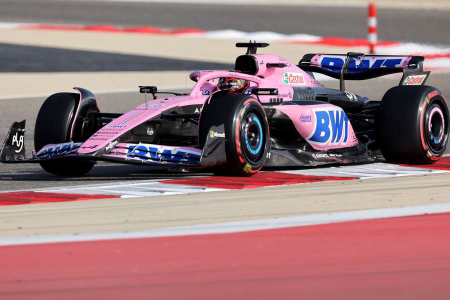 Esteban Ocon não começou bem a temporada de Fórmula 1, tendo abandonado a corrida inicial no Bahrain