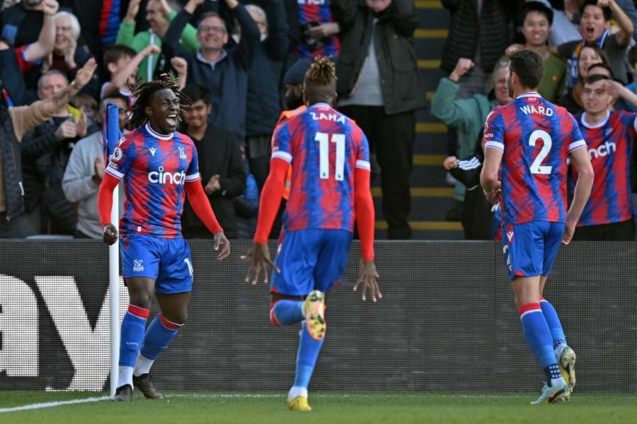 Eze foi o herói do Crystal Palace, marcando seu quarto gol contra clubes de Yorkshire