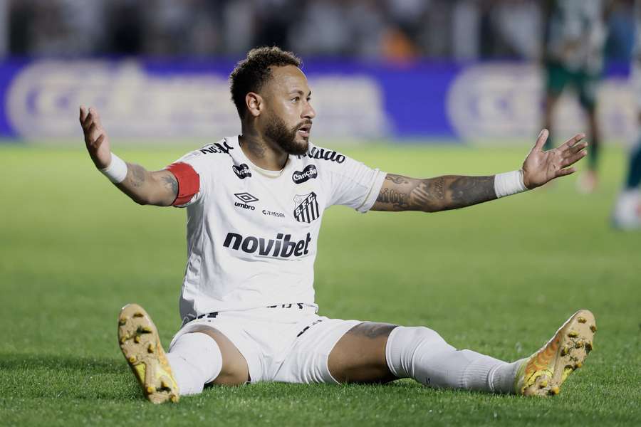 Neymar não enfrentará o Athletico-PR na Vila Belmiro Neymar não enfrentará o Athletico-PR na Vila Belmiro