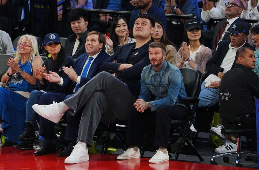 David Beckham e Yao Ming assistiram ao jogo