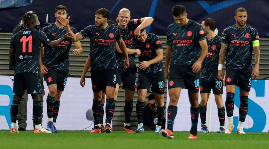 Man City celebrate as Julian Alvarez makes it 2-1