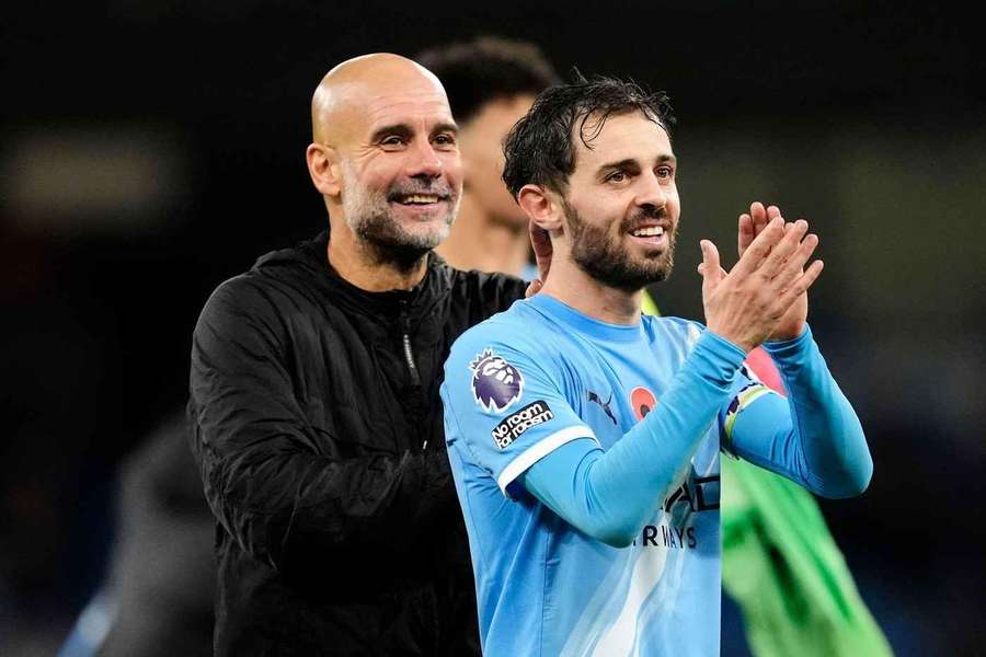 Bernardo Silva com o treinador Pep Guardiola