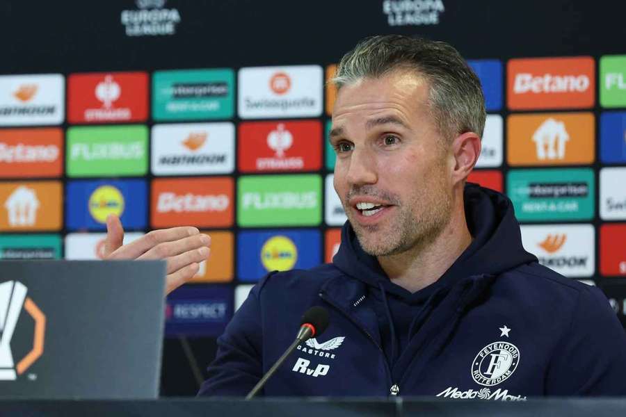 Van Persie la conferința de presă Van Persie la conferința de presă