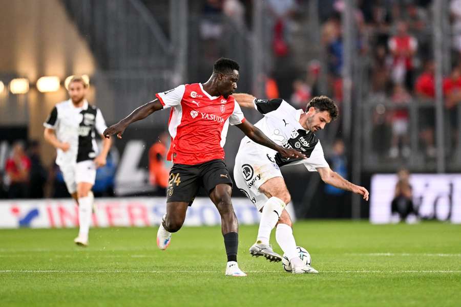 Thomas Monconduit à lutte avec Mory Gbane