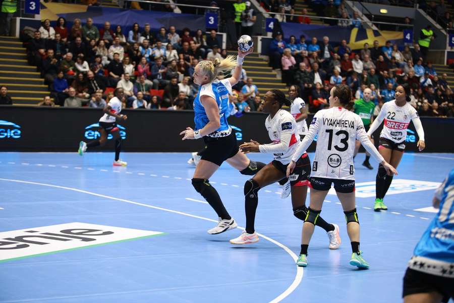 CSM București a învins lidera grupei din Liga Campionilor