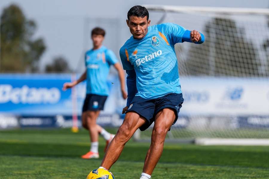 Thiago Silva apto para o Clássico