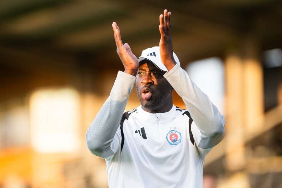 Yaya Touré doviedol belasých do ligovej fázy Ligy majstrov pri svojej premiére na trénerskej lavičke. Yaya Touré doviedol belasých do ligovej fázy Ligy majstrov pri svojej premiére na trénerskej lavičke.