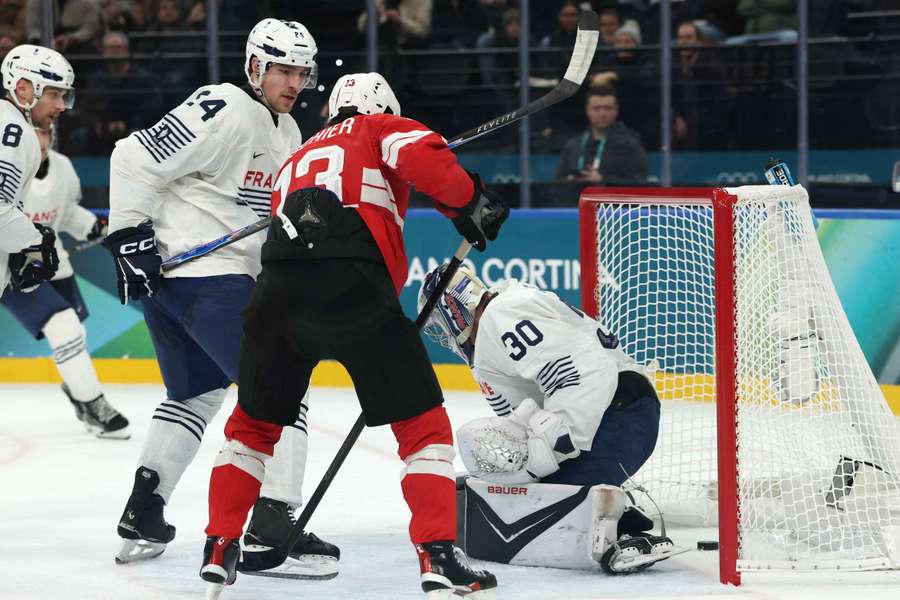 Les Bleus submergés.