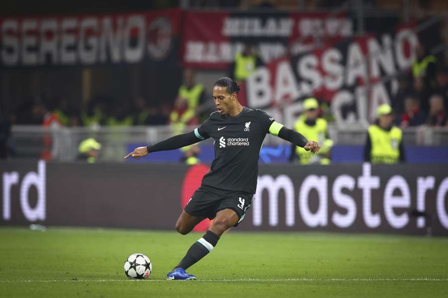 Van Dijk în acțiune împotriva Milanului